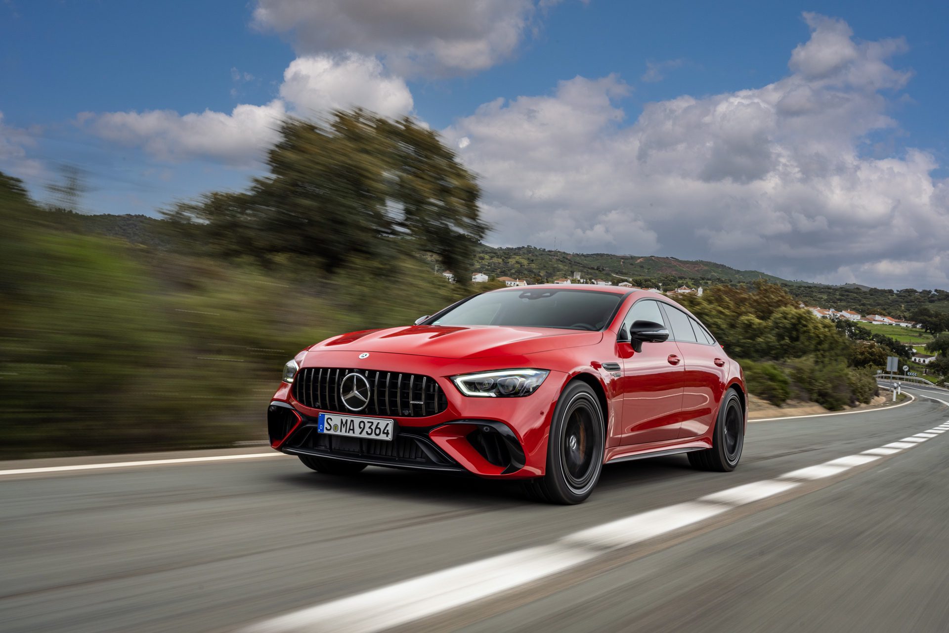 Mercedes-AMG GT 63 S E PERFORMANCE; Jupiterrot; Polster Leder Exklusiv Nappa/Mikrofaser DINAMICA schwarz// Kraftstoffverbrauch gewichtet, kombiniert: 7,9 l/100 km; CO2-Emissionen gewichtet, kombiniert: 180 g/km; Stromverbrauch gewichtet, kombiniert: 12,0 kWh/100 km[1];Kraftstoffverbrauch gewichtet, kombiniert: 7,9 l/100 km; CO2-Emissionen gewichtet, kombiniert: 180 g/km; Stromverbrauch gewichtet, kombiniert: 12,0 kWh/100 km*

Mercedes-AMG GT 63 S E PERFORMANCE; Jupiter red; Exclusive nappa leather / DINAMICA microfibre black //Fuel consumption weighted, combined: 7.9 l/100 km; weighted, combined CO2 emissions: 180 g/km; Power consumption weighted, combined: 12.0 kWh/100 km[1];Fuel consumption weighted, combined: 7.9 l/100 km; weighted, combined CO2 emissions: 180 g/km; Power consumption weighted, combined: 12.0 kWh/100 km*